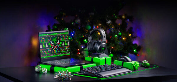 Natal Razer com teclado, rato, headphones e computador