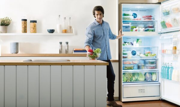 Como remover maus odores no frigorífico