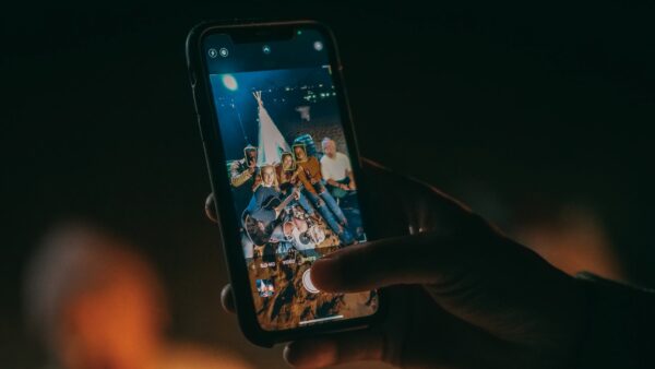Como é que os smartphones tiram fotografias noturnas cada vez melhores?