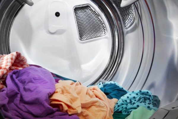 Como parar a vibração da máquina de lavar roupa?