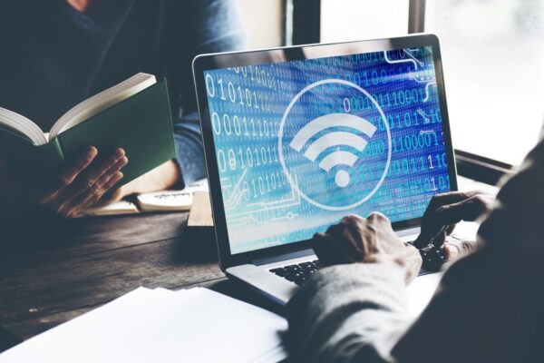 Fibra ótica vs. cabo: quais são as diferenças?