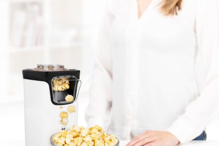 Pipocas como no cinema… mas em casa. Há várias razões para teres uma máquina de pipocas
