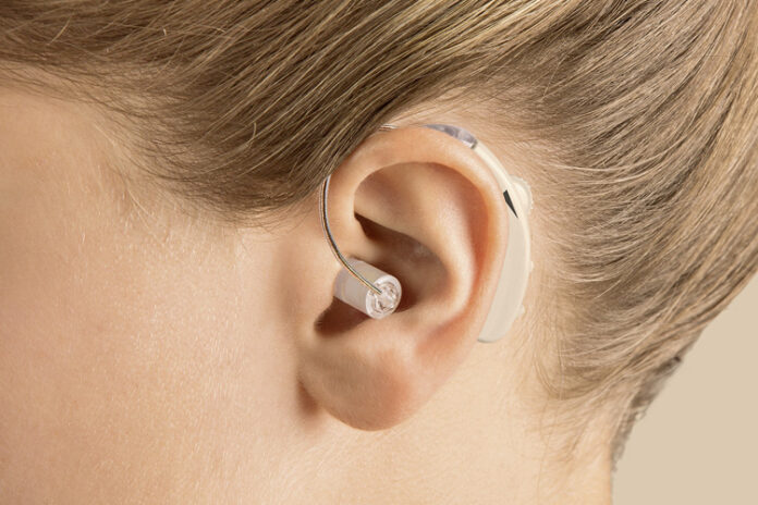 A começar a ouvir mal? Já pensaste nas vantagens de um aparelho auditivo?
